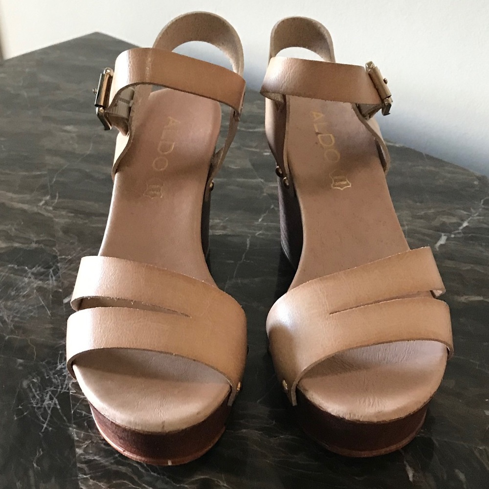 Aldo Nude Wedge Size 6